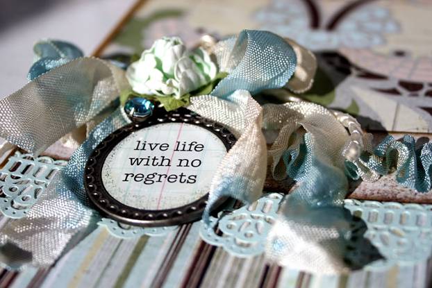 Live life with no regrets written on a medal