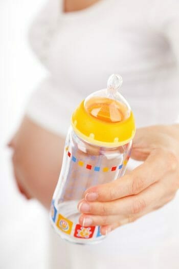 Baby bottle - should you give your baby water?