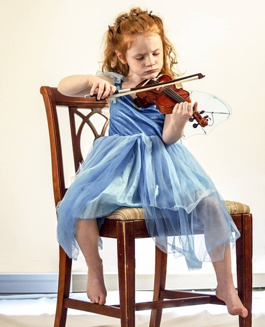 Girl playing the violin