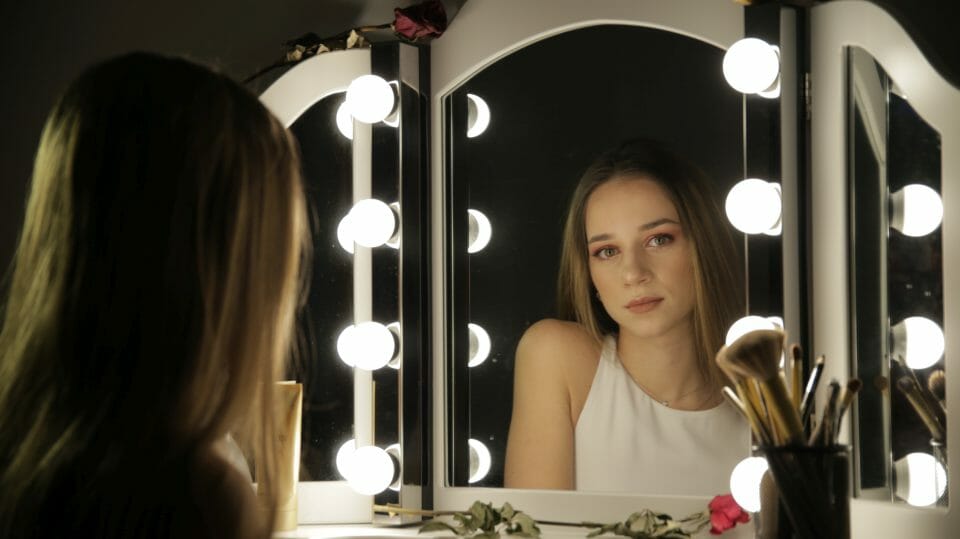 Young woman in front of a mirror